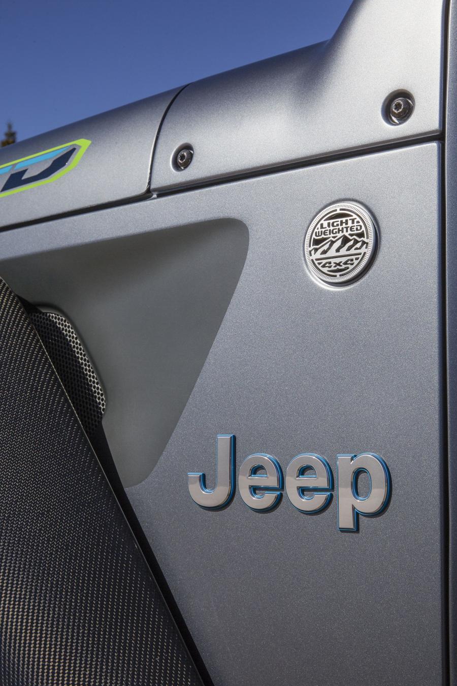 Логотип Jeep 4SPEED Concept (JL) 2018 года  (фото 3 из 39)